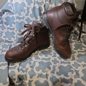 Vintage Vasque Skywalk Womens brown leather Gore-Tex boots made in Italy 8M